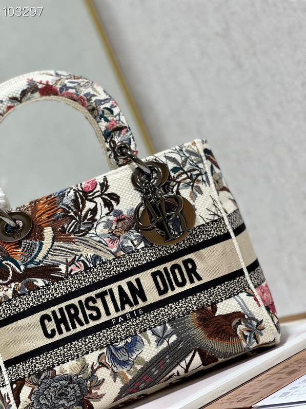 Dragons Bags Detail