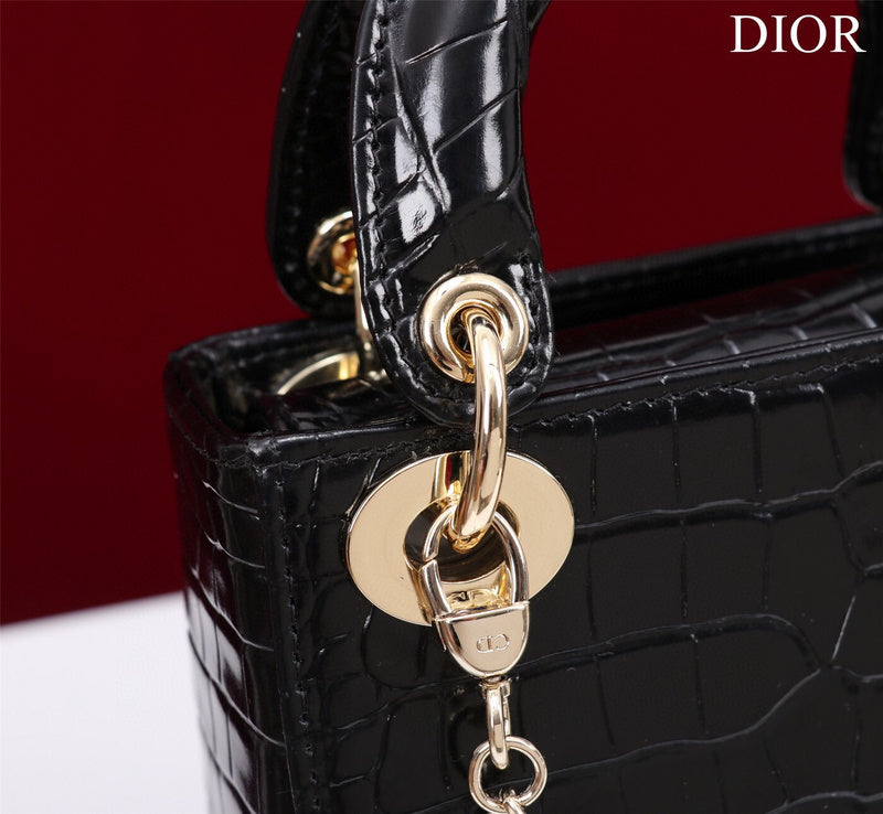 Dragons Bags Detail