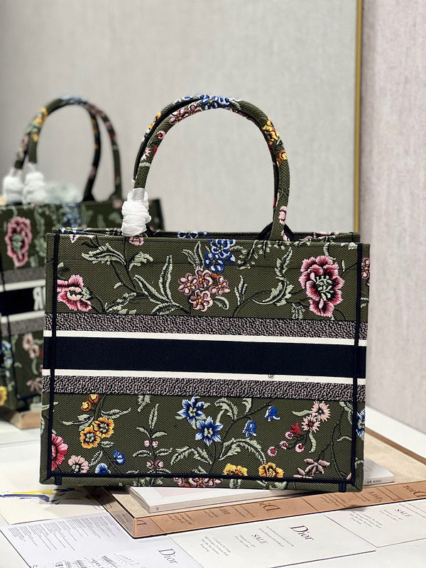 Dragons Bags Detail