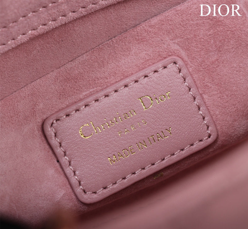 Dragons Bags Detail