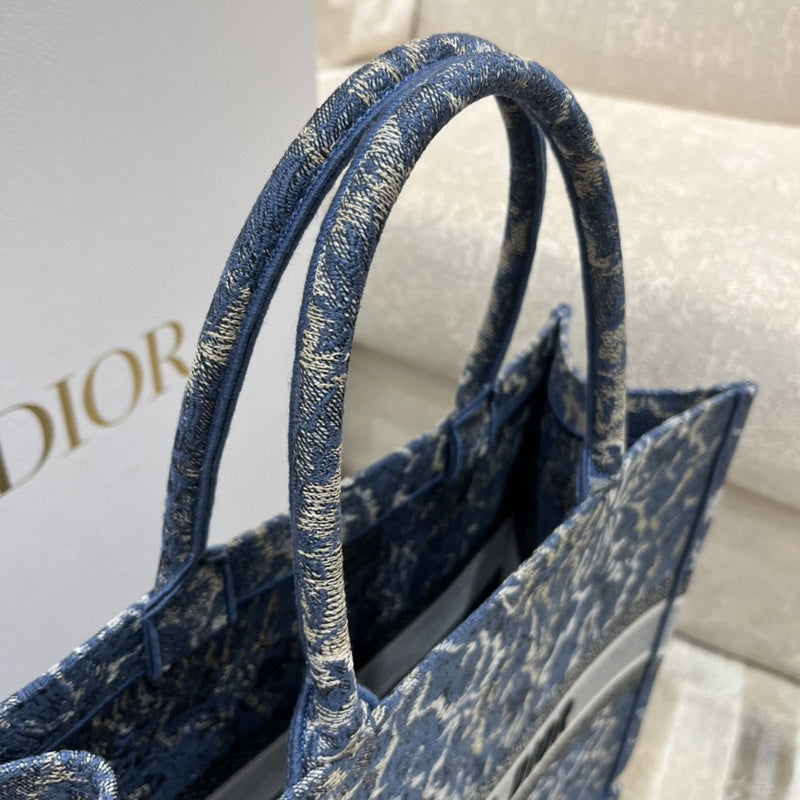 Dragons Bags Detail
