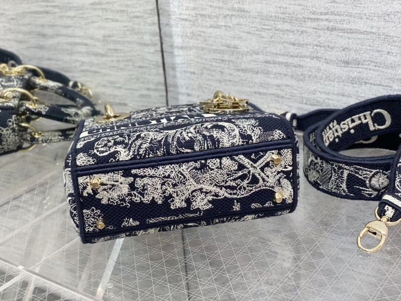 Dragons Bags Detail