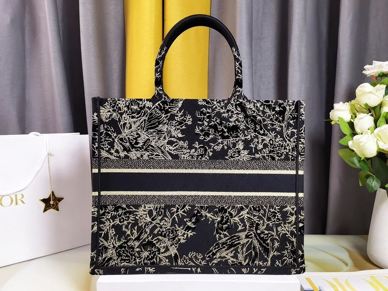 Dragons Bags Detail