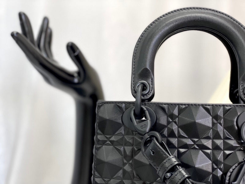 Dragons Bags Detail