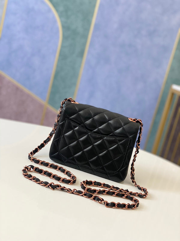 Dragons Bags Detail