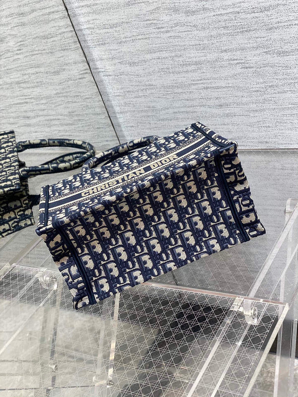 Dragons Bags Detail