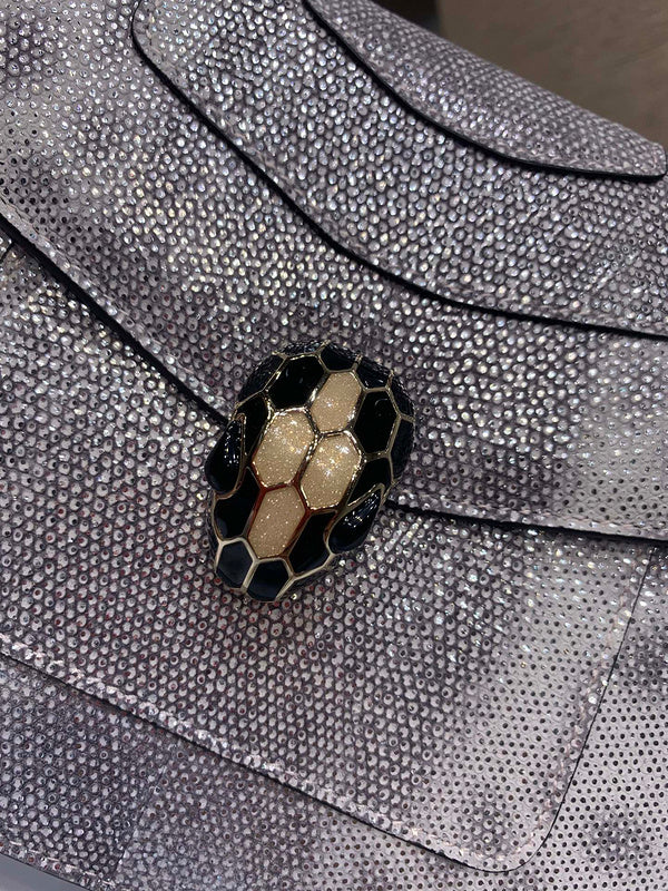 Dragons Bags Detail