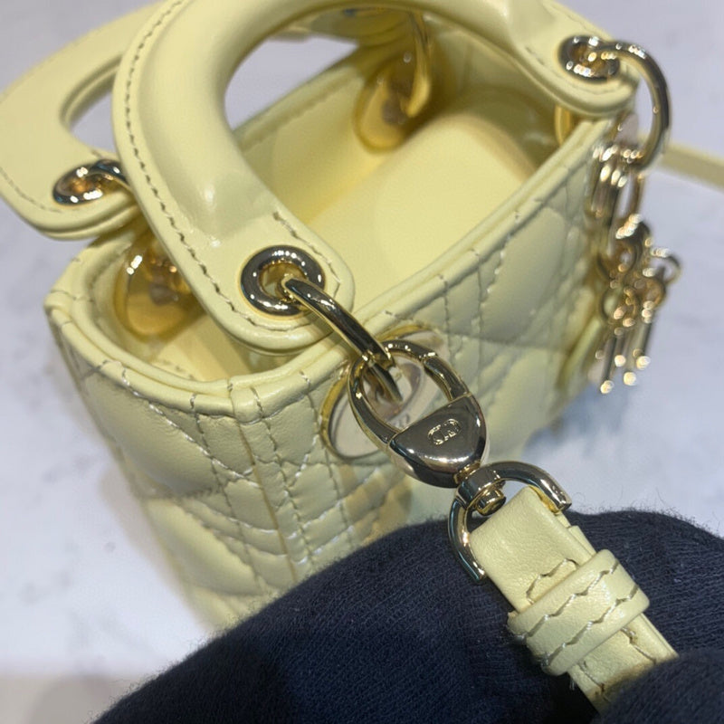 Dragons Bags Detail