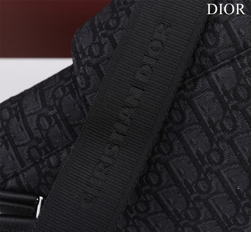 Dragons Bags Detail