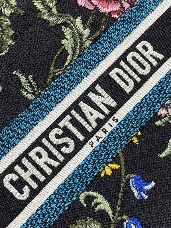 Dragons Bags Detail
