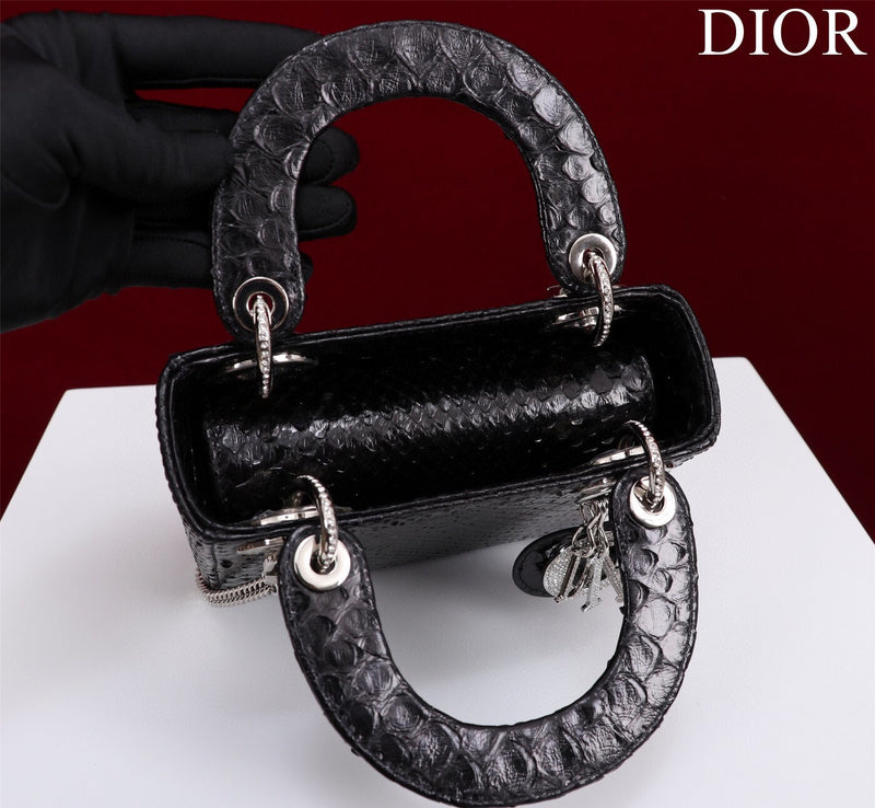 Dragons Bags Detail
