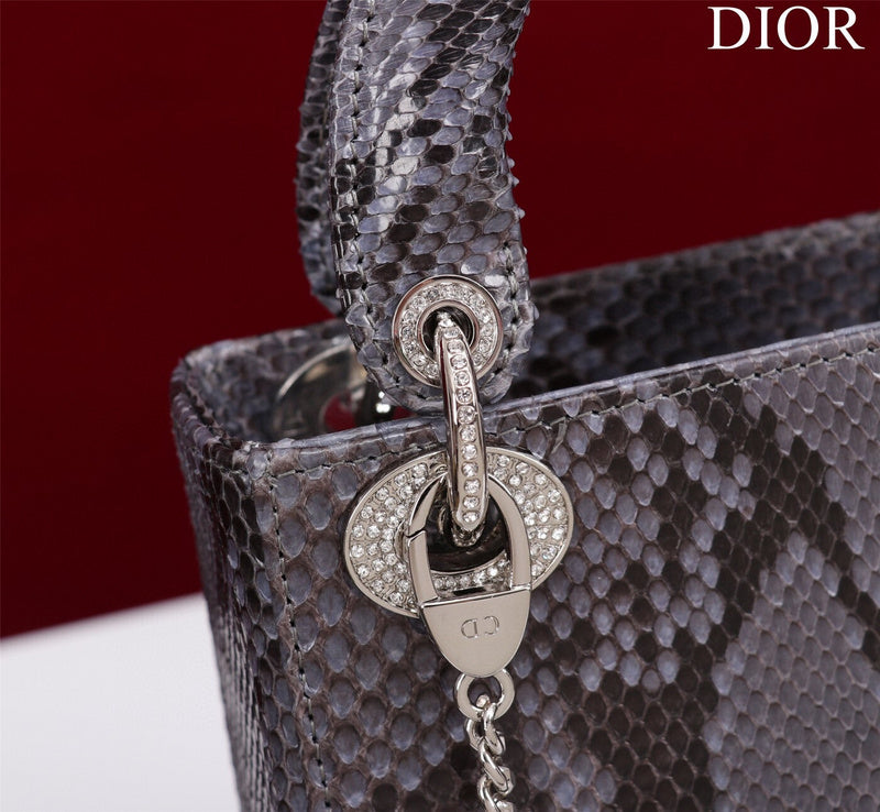 Dragons Bags Detail