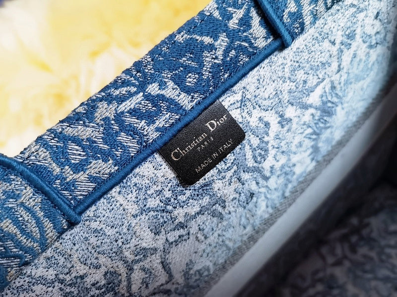 Dragons Bags Detail