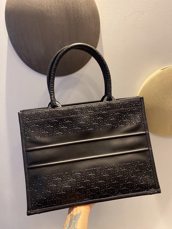 Dragons Bags Detail