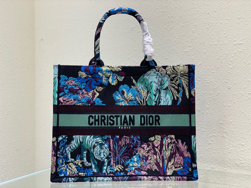 Dragons Bags Detail