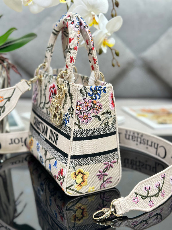 Dragons Bags Detail