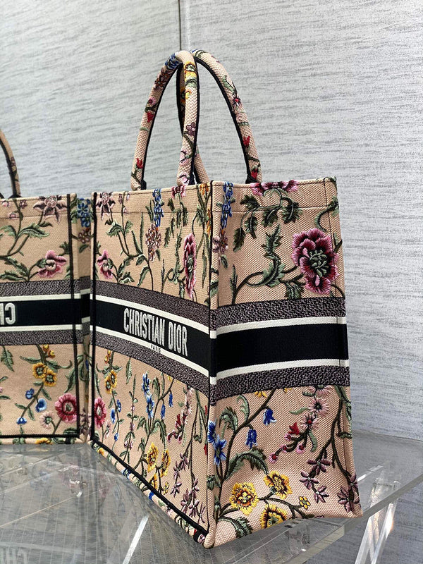 Dragons Bags Detail