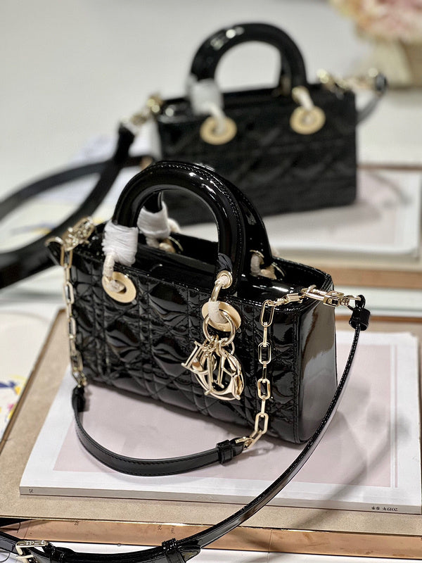 Dragons Bags Detail