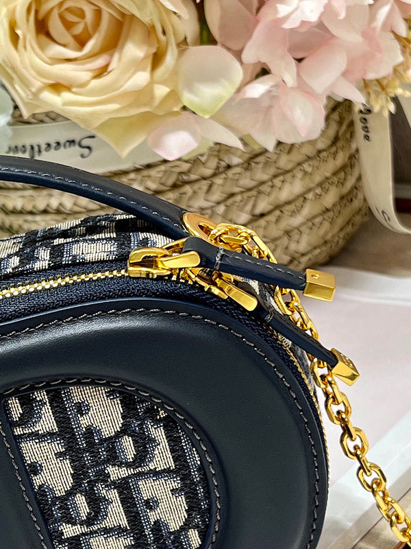 Dragons Bags Detail