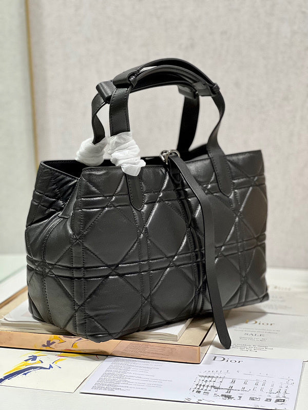 Dragons Bags Detail