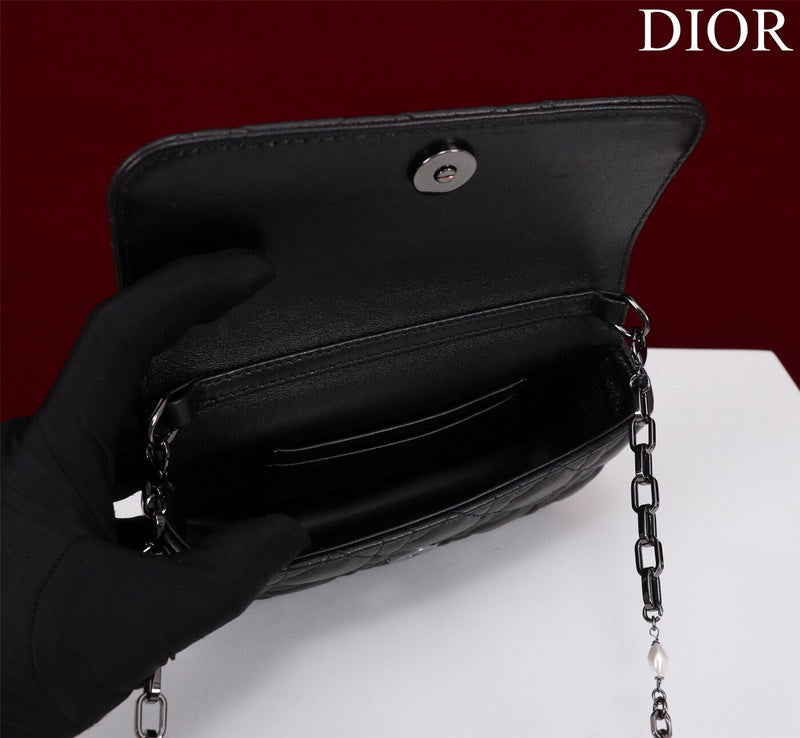 Dragons Bags Detail