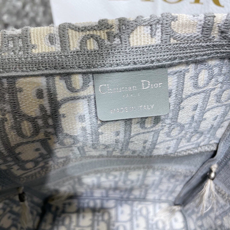 Dragons Bags Detail