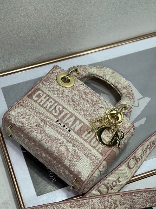 Dragons Bags Detail
