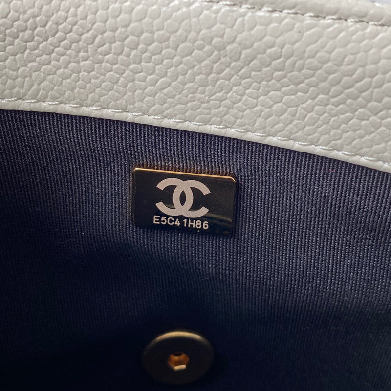 Dragons Bags Detail