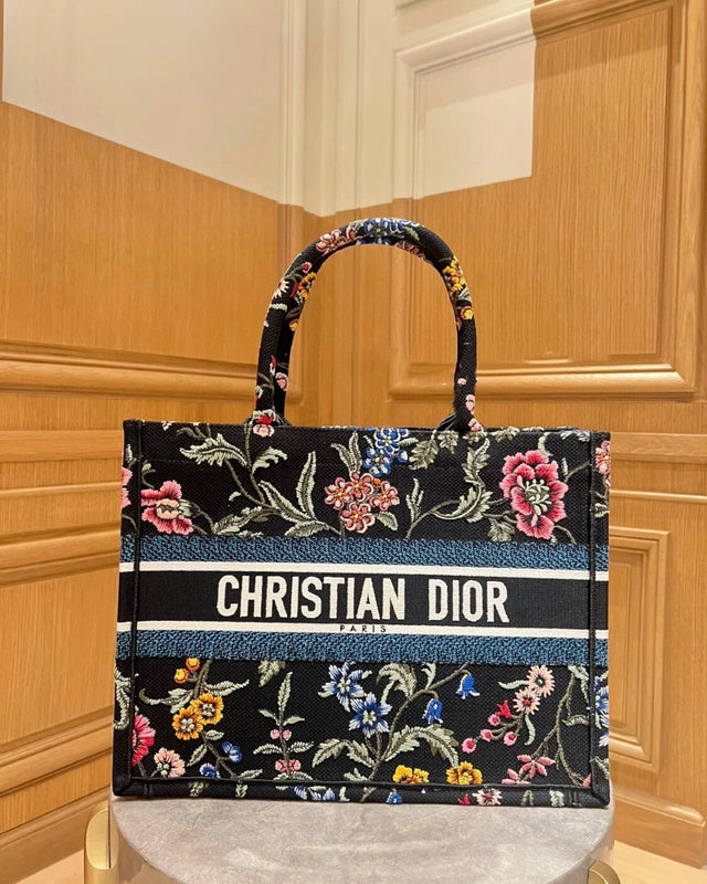Dragons Bags Detail