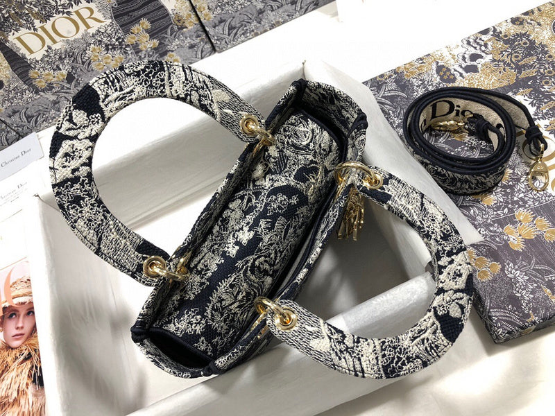 Dragons Bags Detail