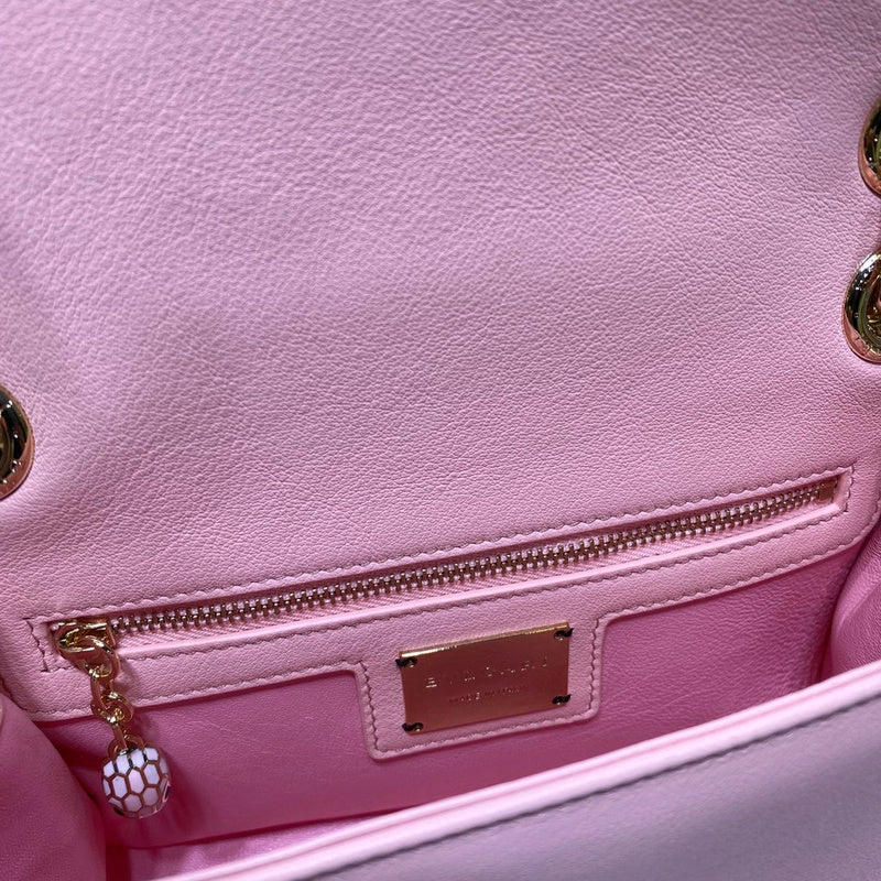 Dragons Bags Detail