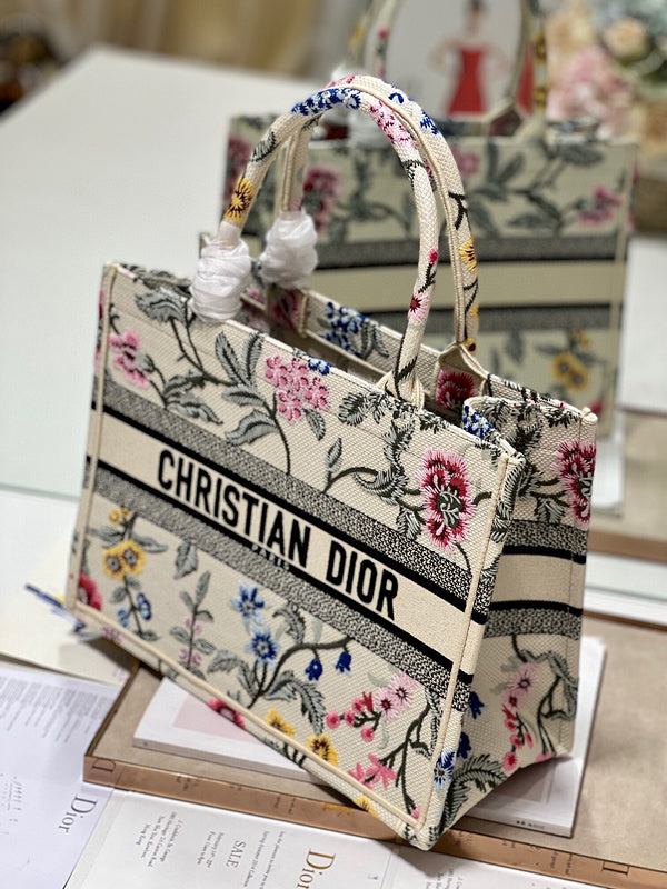 Dragons Bags Detail