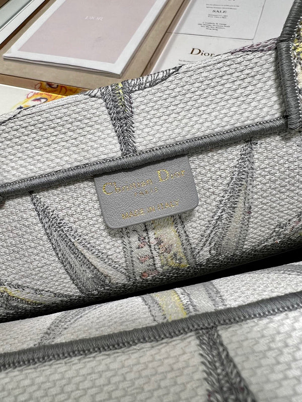 Dragons Bags Detail