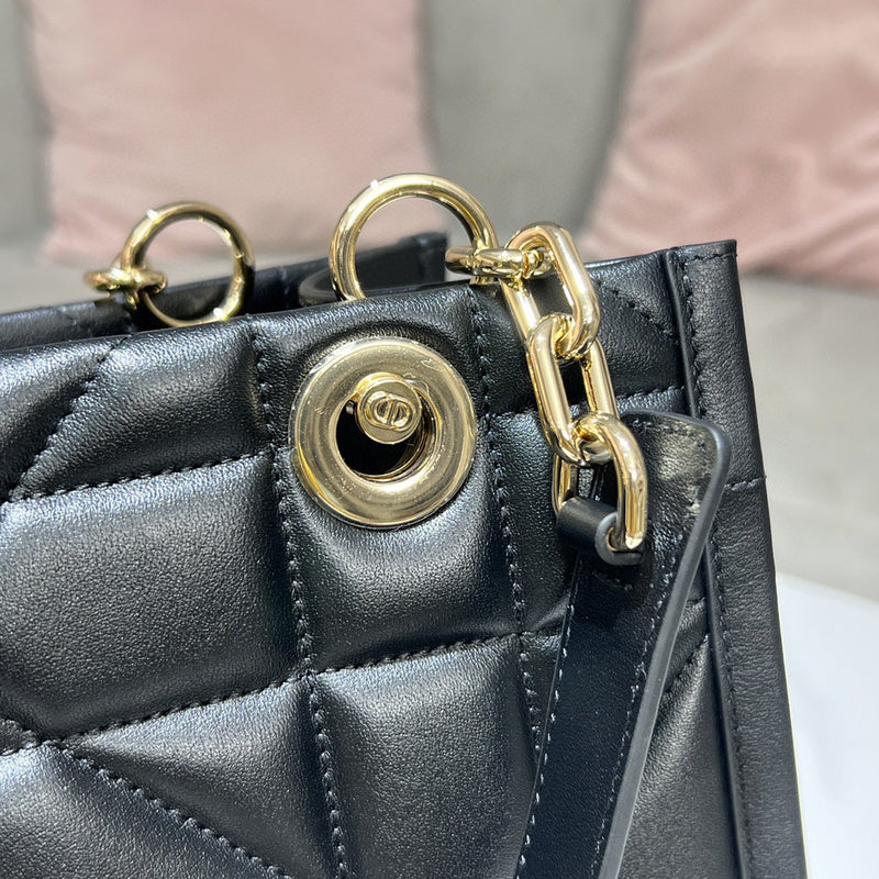 Dragons Bags Detail