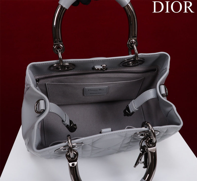 Dragons Bags Detail
