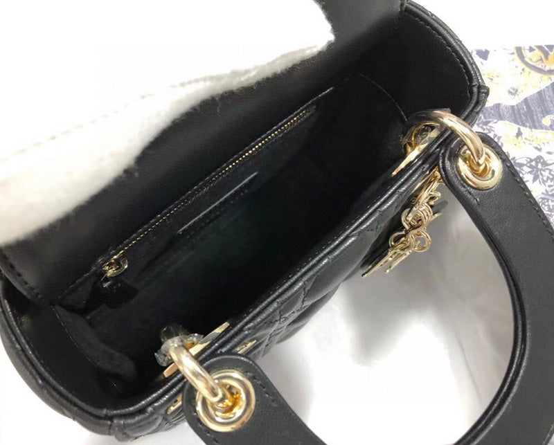 Dragons Bags Detail