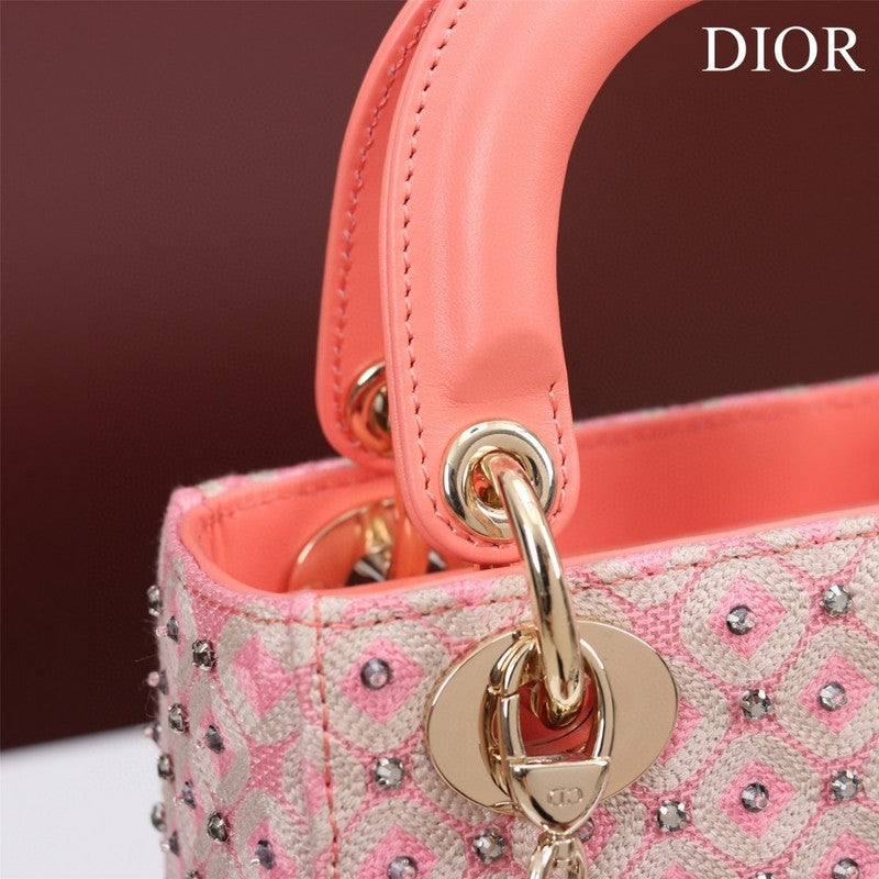 Dragons Bags Detail