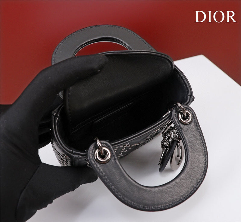 Dragons Bags Detail