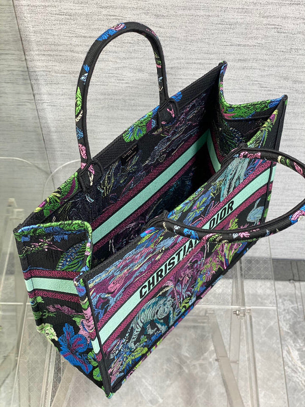 Dragons Bags Detail