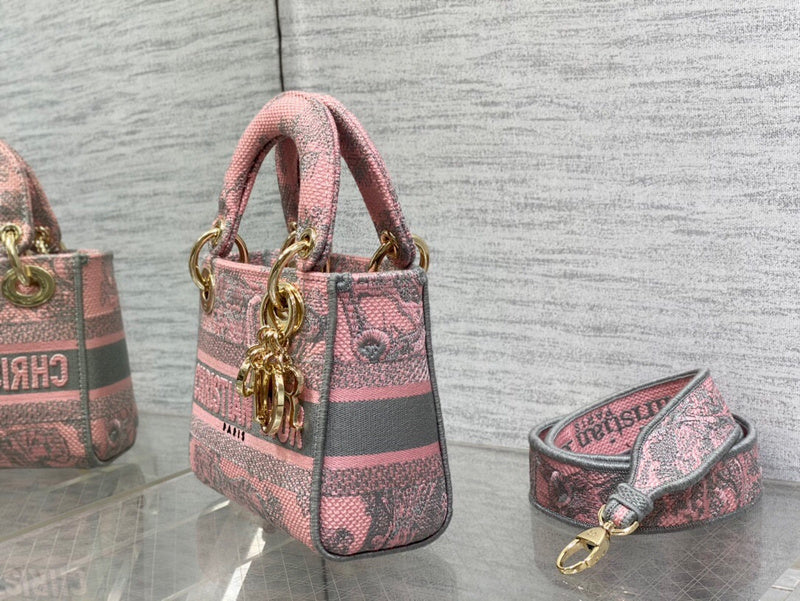 Dragons Bags Detail
