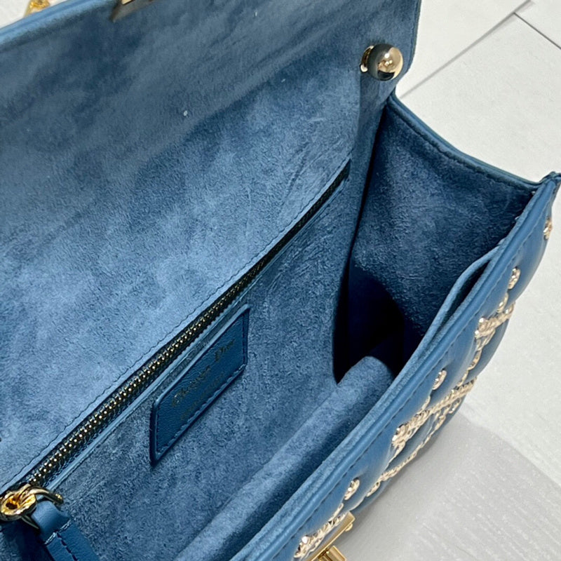 Dragons Bags Detail