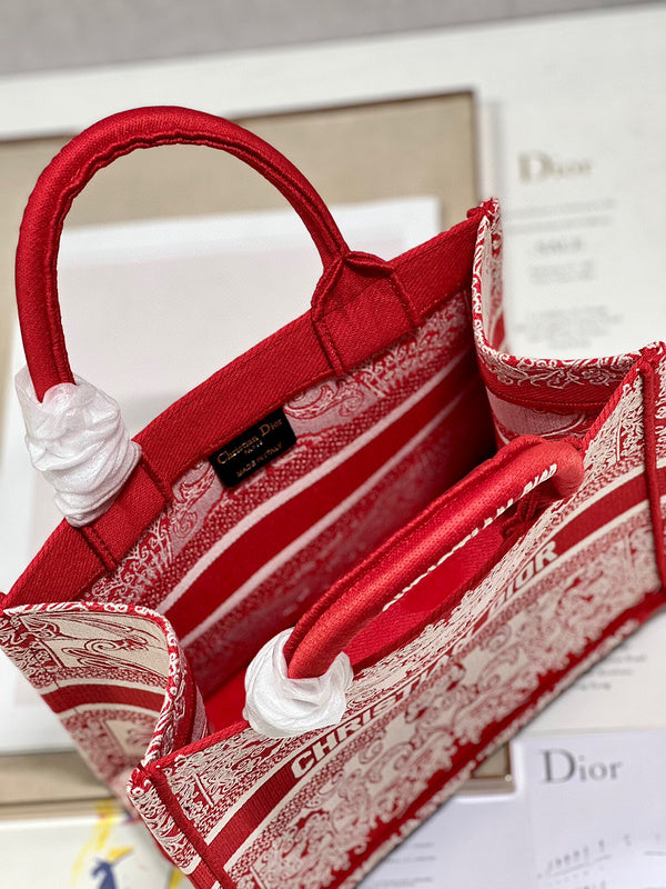 Dragons Bags Detail