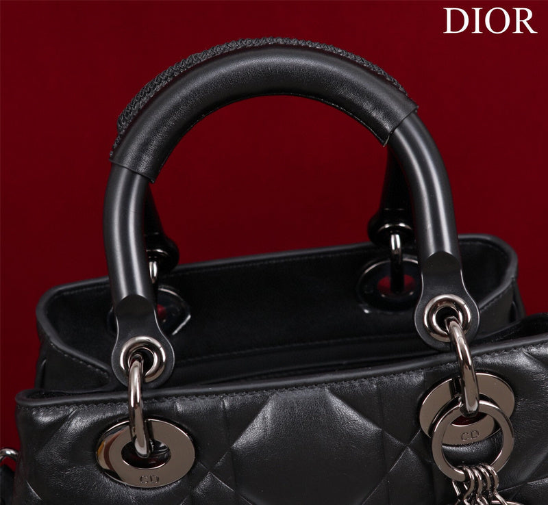Dragons Bags Detail