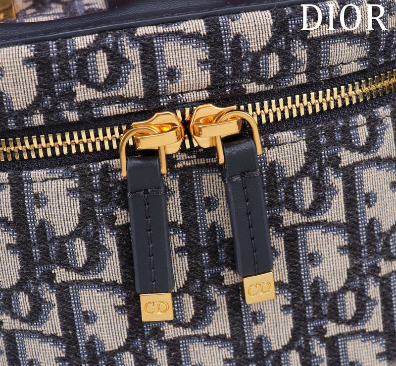 Dragons Bags Detail