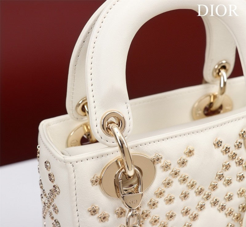 Dragons Bags Detail