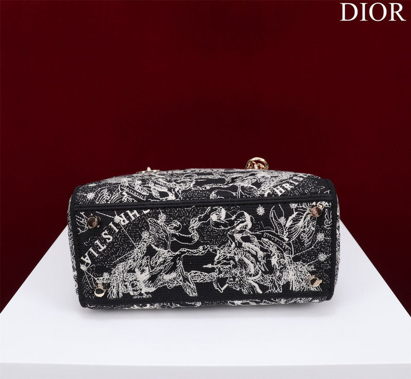 Dragons Bags Detail