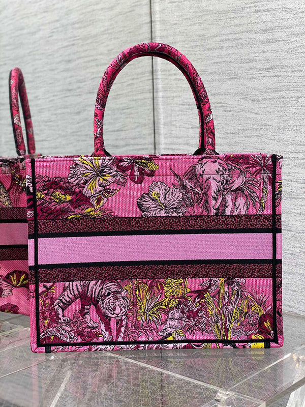 Dragons Bags Detail