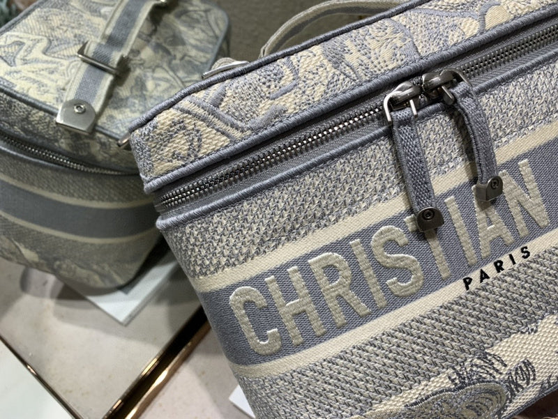 Dragons Bags Detail