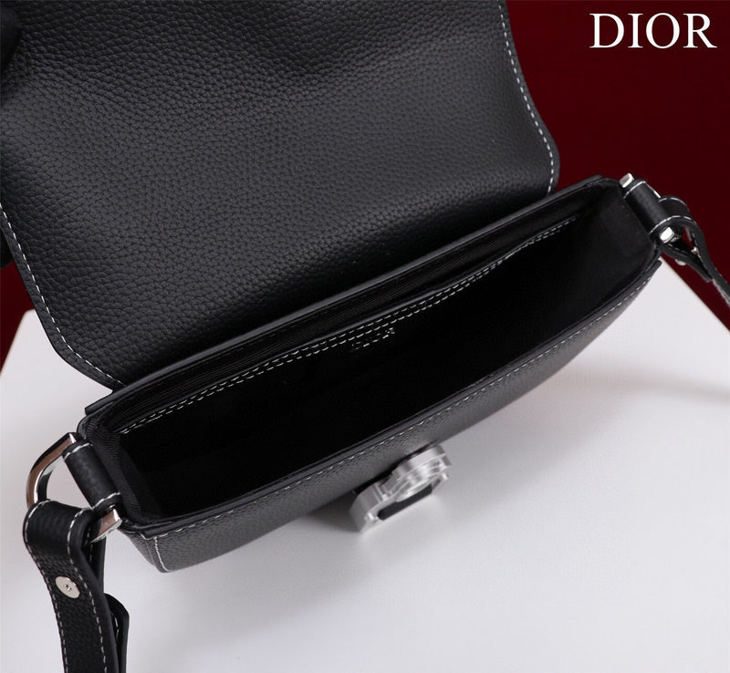 Dragons Bags Detail