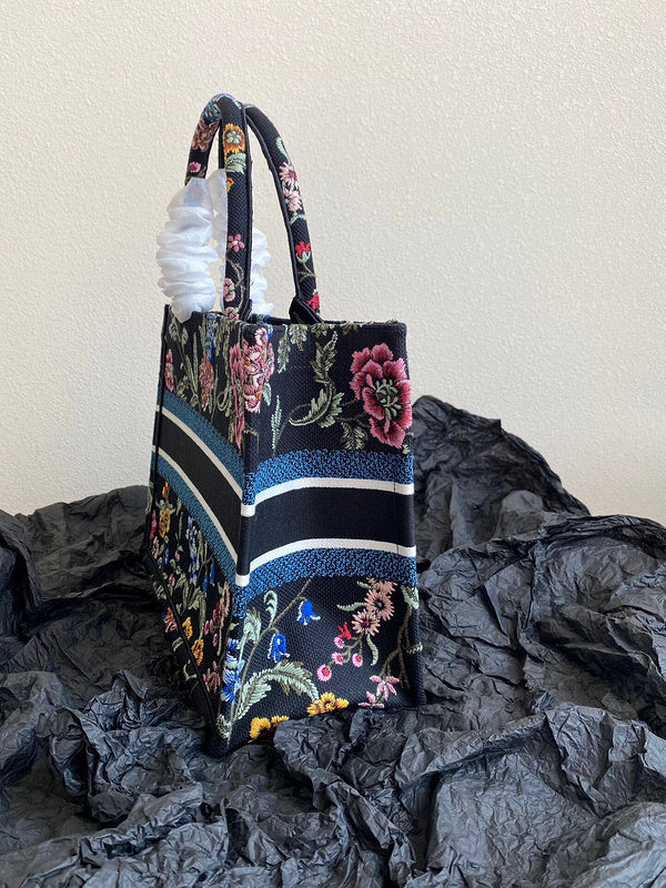 Dragons Bags Detail